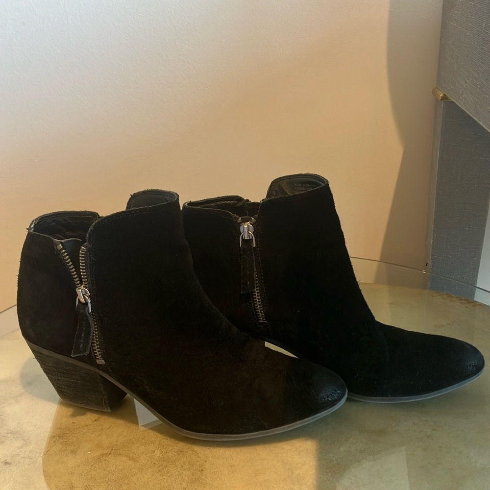FRYE boots with zipper on the side